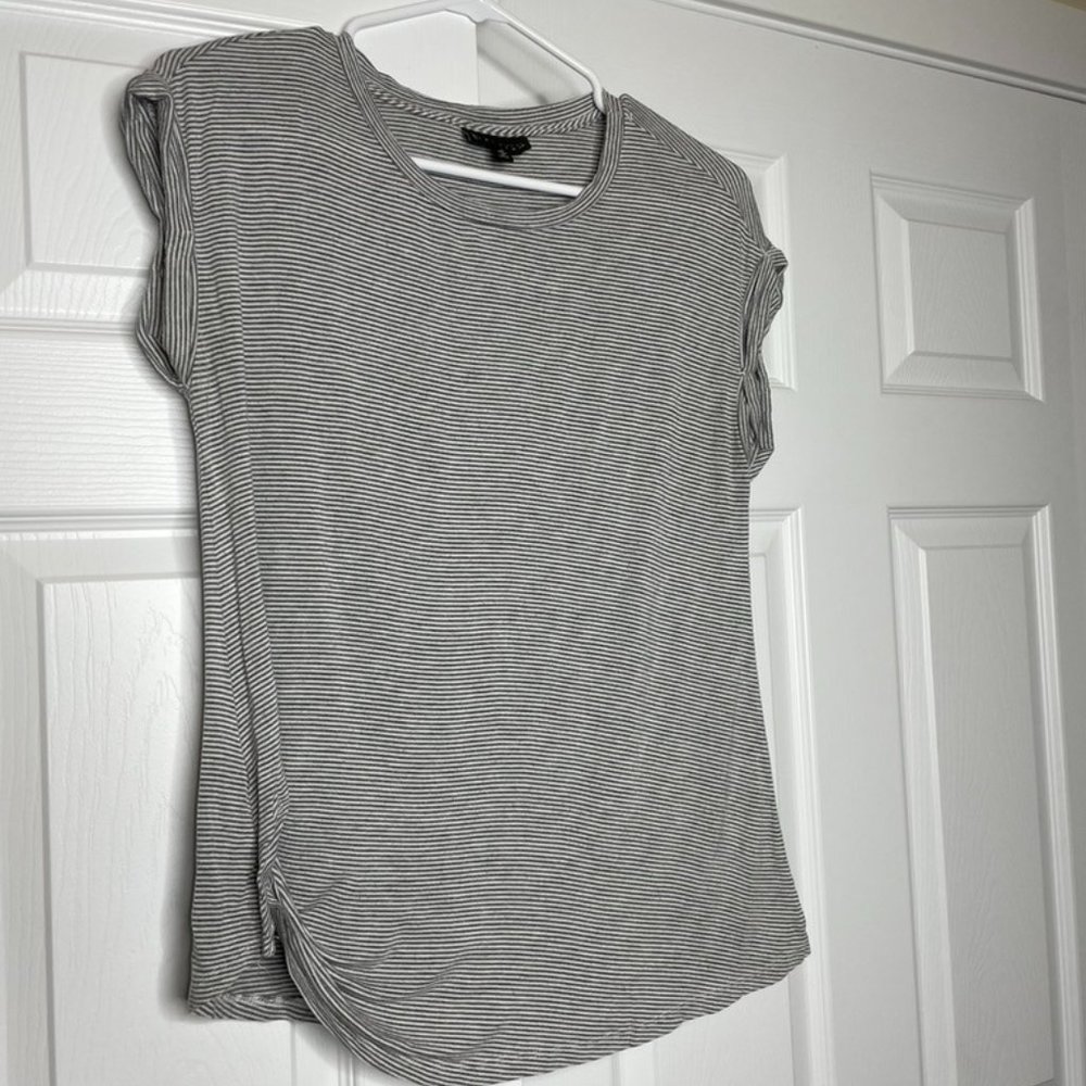 Women's Bobeau White and Gray Tee Size XS